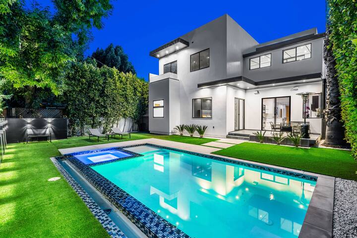 Luxury Modern with Gym/pool gallery image 5