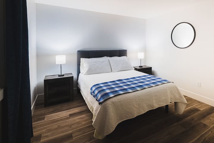 Glavna spavaća soba s bračnim krevetom