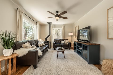 Popular Airbnb listing: Soaring Pines 5 acres New Remodeled Family Cottage in Black Forest
