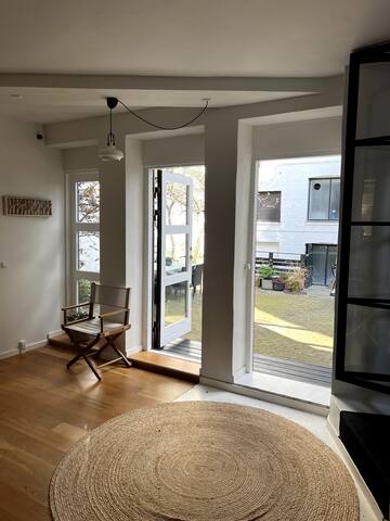 203m2 Townhouse with Rooftop & Courtyard Prime Loc gallery image 4