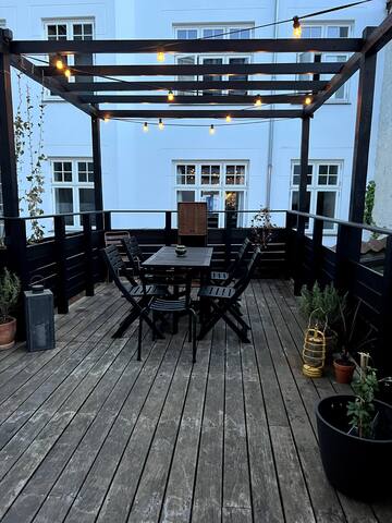 203m2 Townhouse with Rooftop & Courtyard Prime Loc gallery image 3