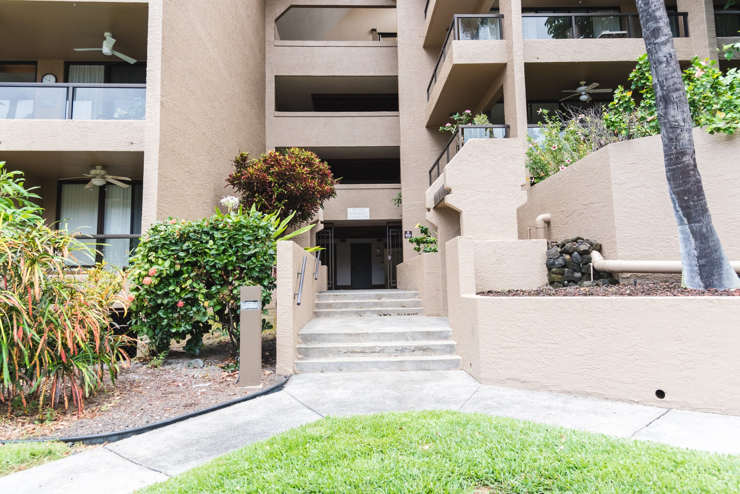 Condo in Kailua-Kona · ★4.91 · 2 bedrooms · 3 beds · 2 baths - Image 36