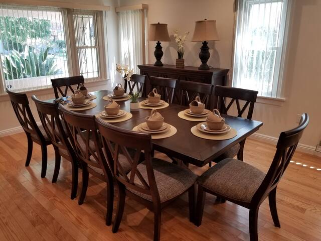 Large 5 bedroom house by Melrose