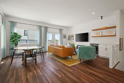 Top Airbnb: Stylish Retreat by Hermosa Pier in Hermosa Beach