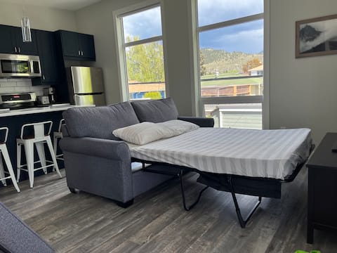 Top performing Airbnb: Guesthouse Between the Lakes in Penticton