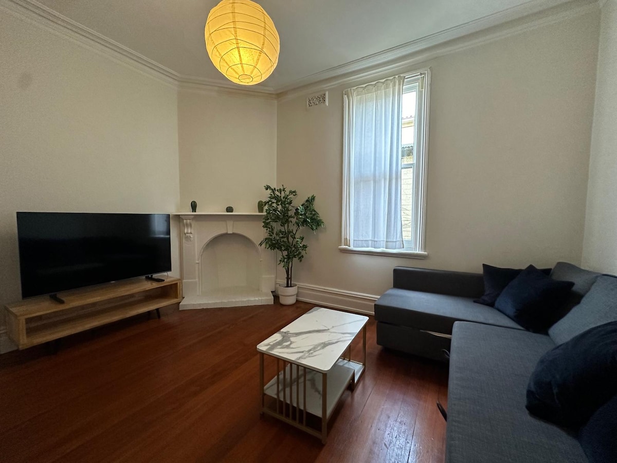 Top Airbnb: Best Price 2 Bedroom House Glebe in Glebe