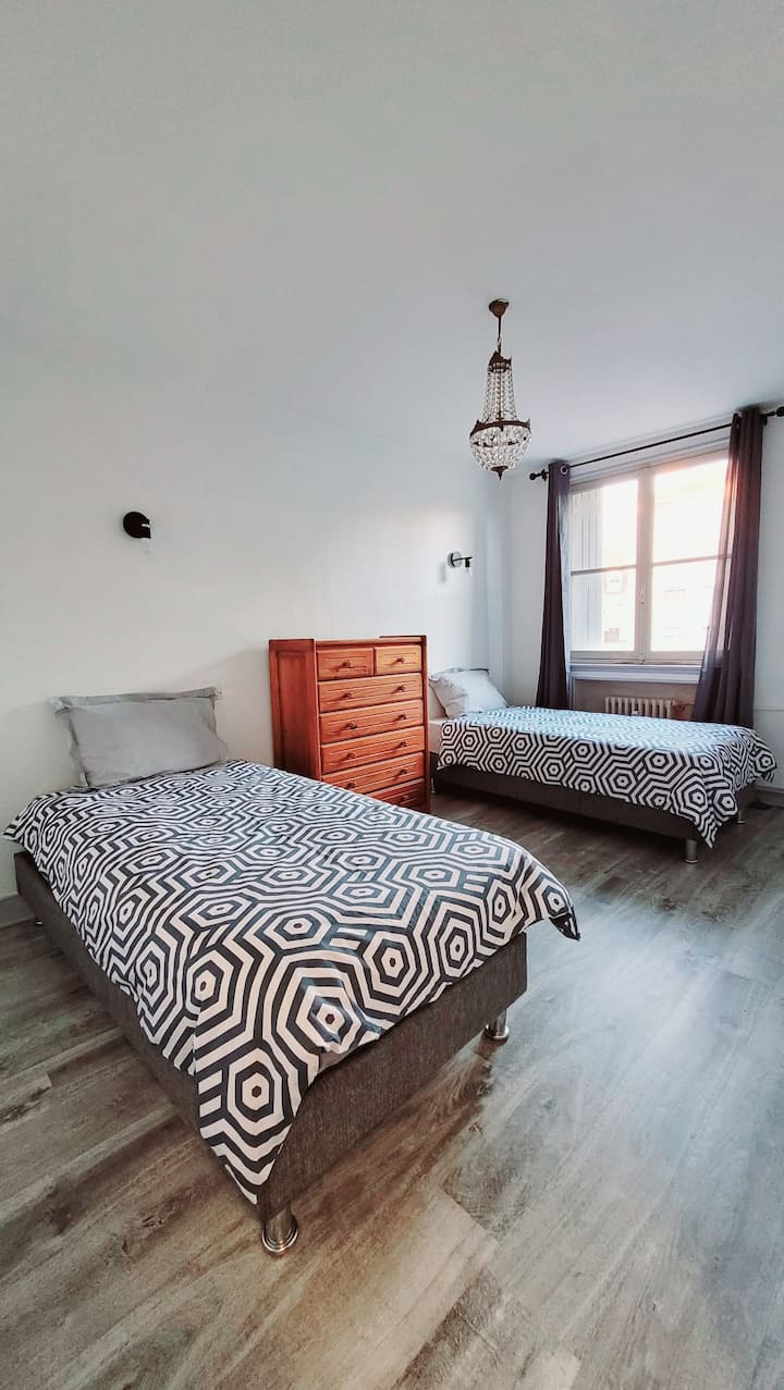 Chambre 3 avec 2 lits simples