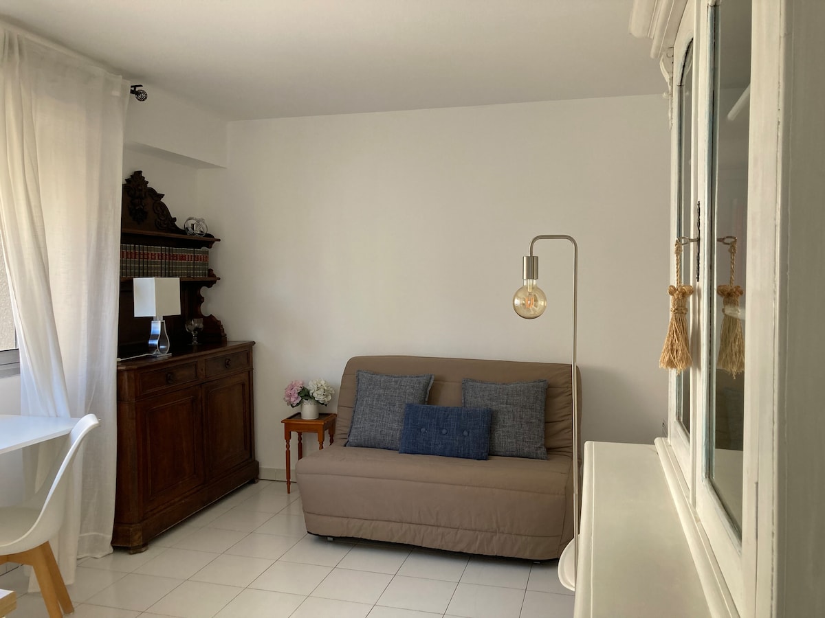 Сгъваем диван за 2 - ма души 