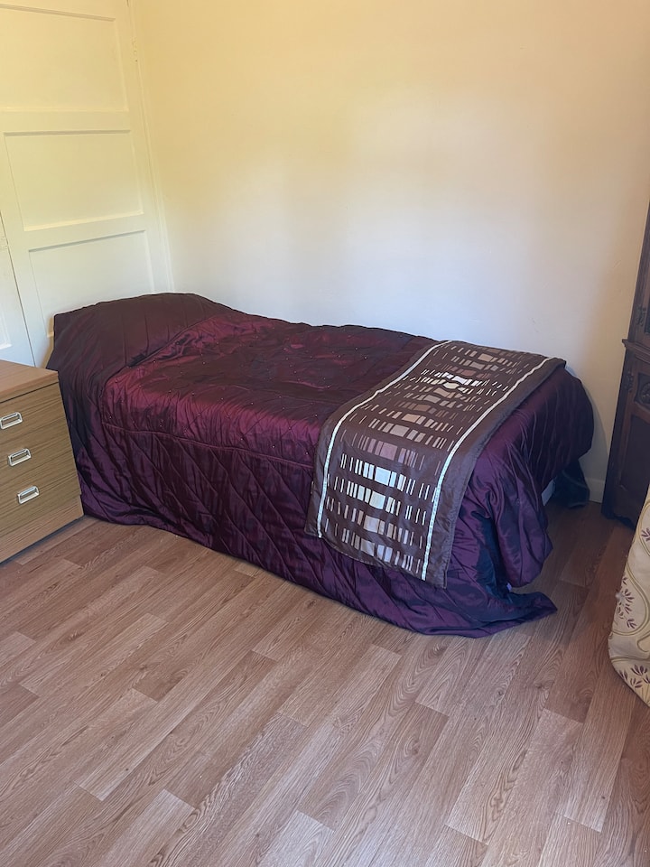 Two Rooms To Rent In Salisbury - Salisbury