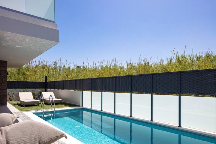 Modern Coastal Villa w/ Daily Housekeeping