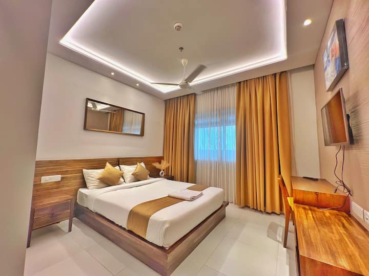 Útulná spálňa s pripojenou kúpeľňou 