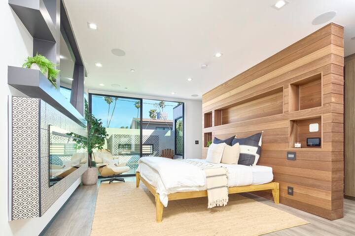 Art Deco Elegance in Venice | Pool, Spa, Rooftop gallery image 4