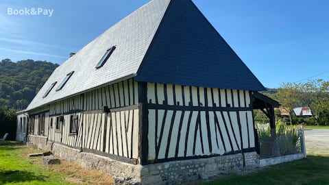 Norman house with jacuzzi and garden in Jumièges