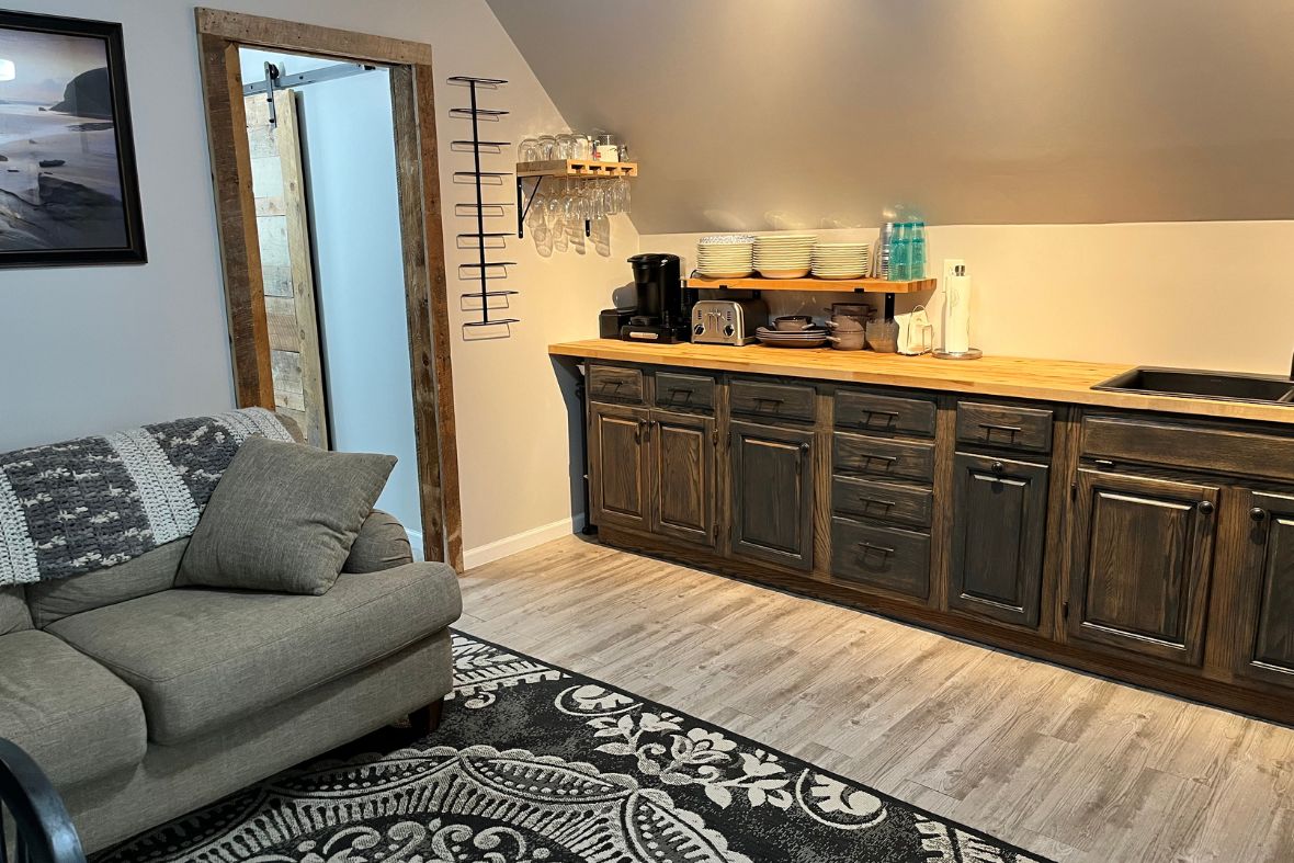 Дозволено е до две кучиња да престојуваат тука со гости. Како сместување погодно за кучиња, чистиме соодветно за да се осигураме дека местото е беспрекорно, без влакна и дезинфицирано по вашето пристигнување.