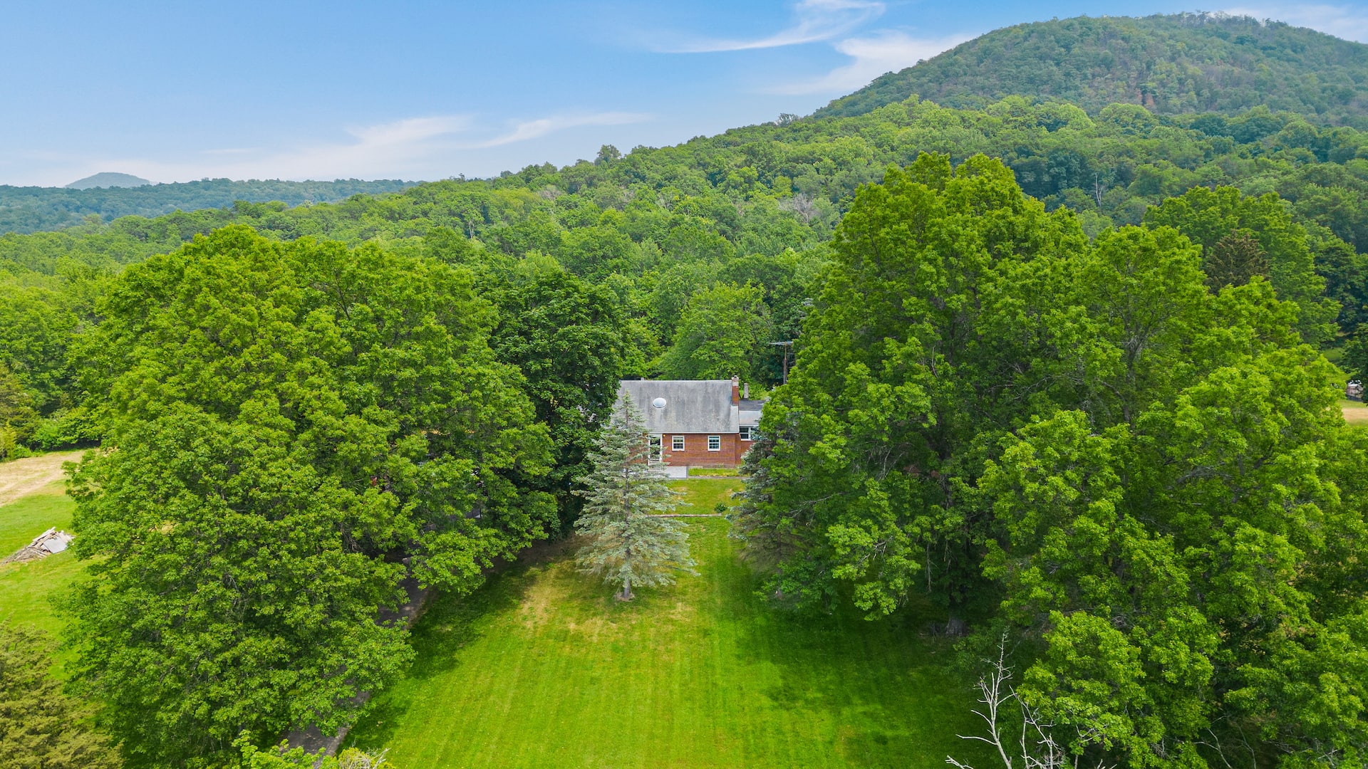 Secluded Sanctuary in Nature with 6 bed, 3 bath