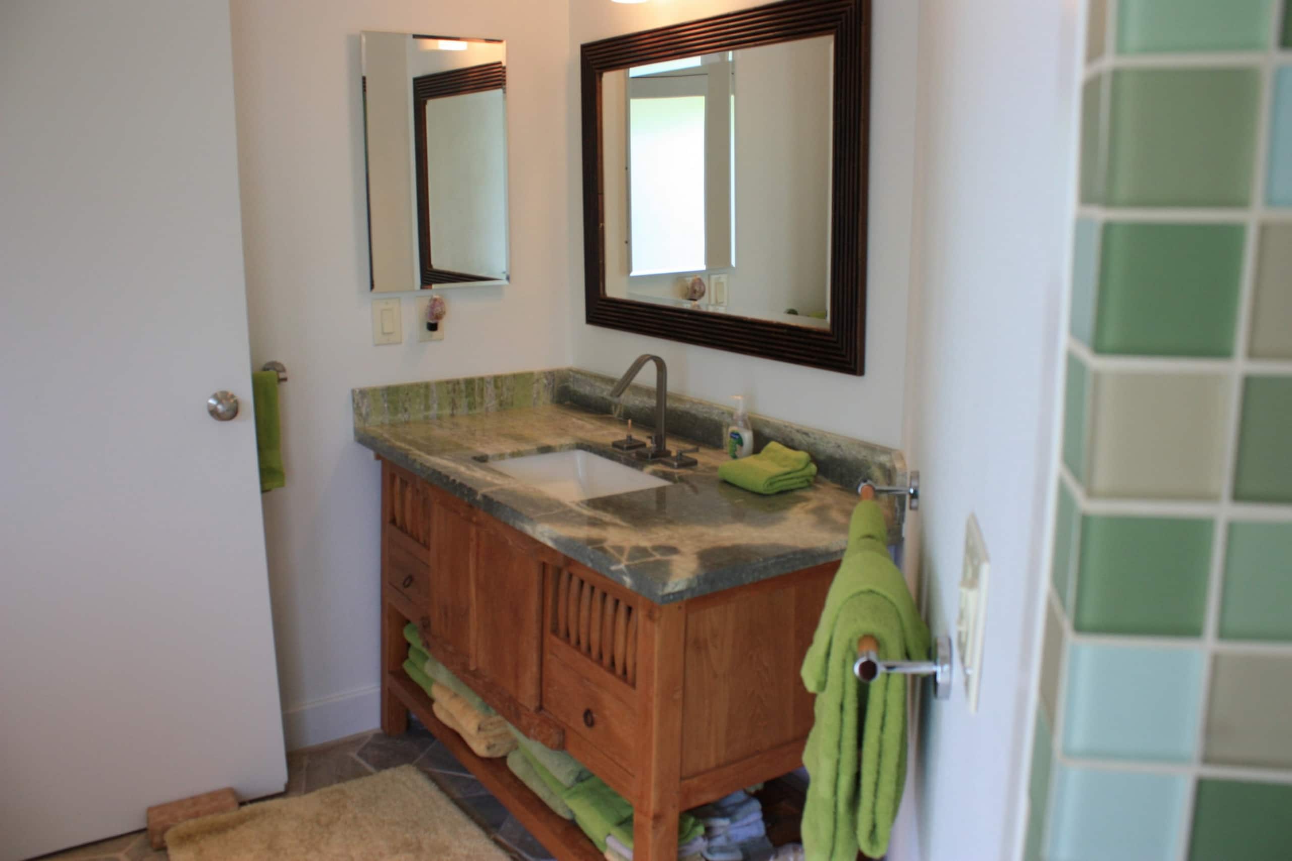 Home in Waimea · ★5.0 · 3 bedrooms · 6 beds · 3 baths - Image 22