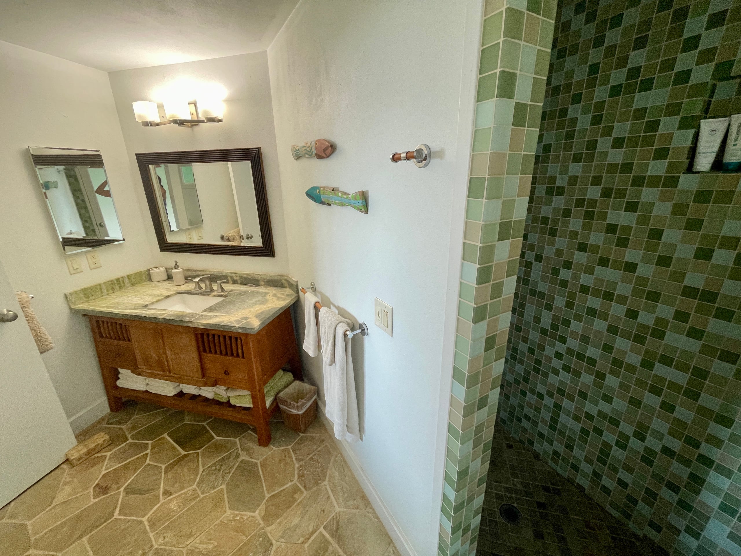 Home in Waimea · ★5.0 · 3 bedrooms · 6 beds · 3 baths - Image 21
