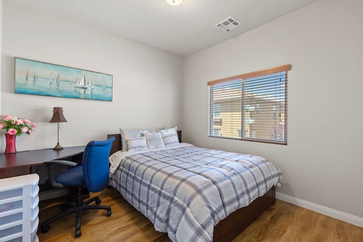 Spacious 5 bedroom Home gallery image 5