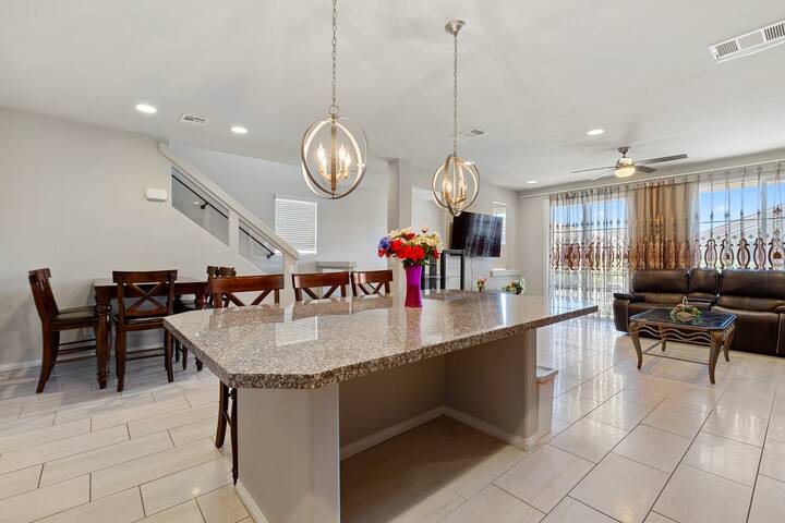 Spacious 5 bedroom Home gallery image 4