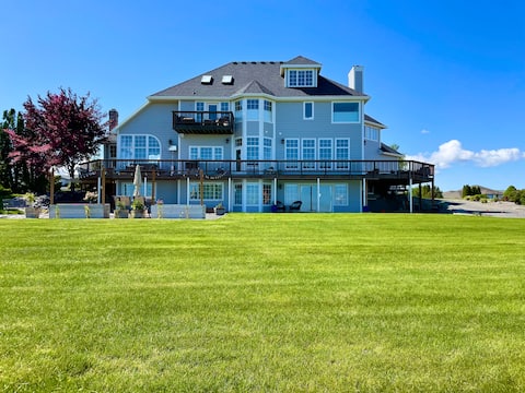 Large Luxury Estate w/ Amazing Views!