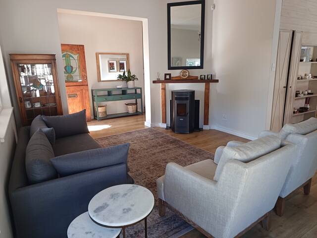 Tranquil Cul-de-Sac Home gallery image 4