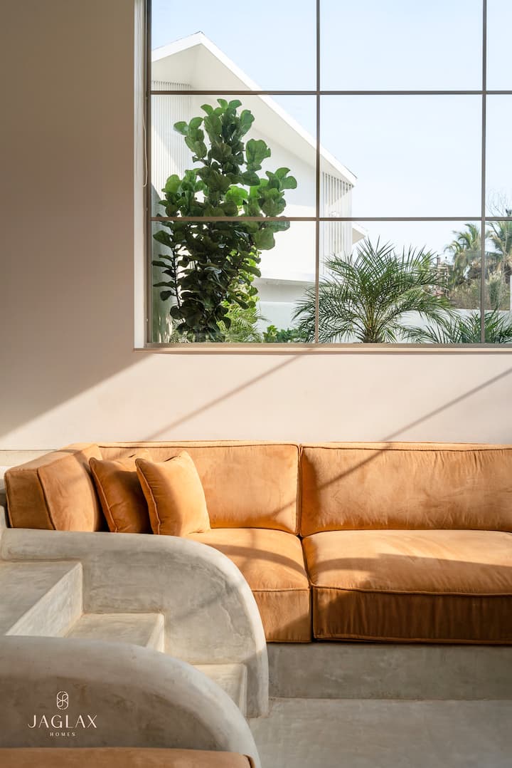 Living room image 5