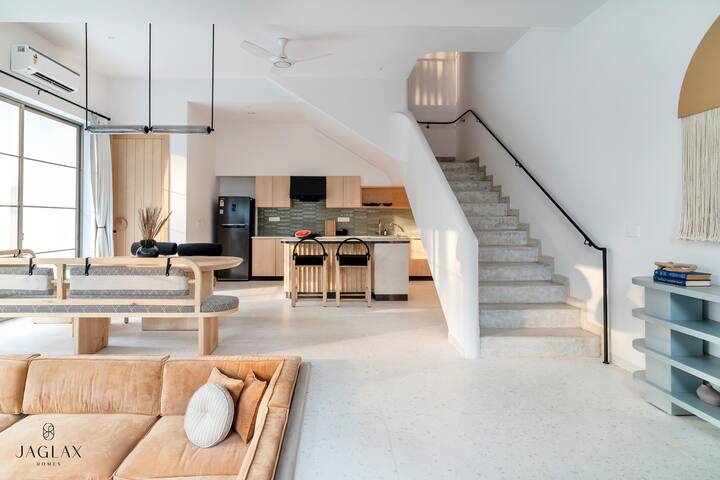 Living room image 7
