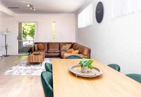 Urban Retreat Townhouse-near CBD