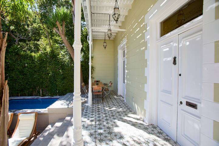 Charming victorian home | Secluded garden | Pool gallery image 4