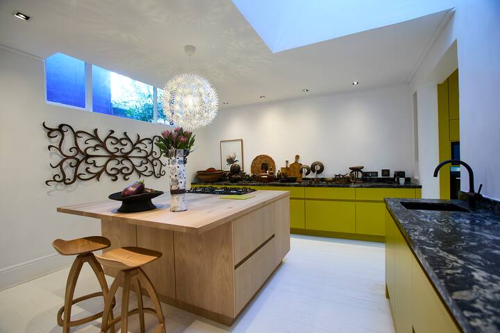 Charming victorian home | Secluded garden | Pool gallery image 2