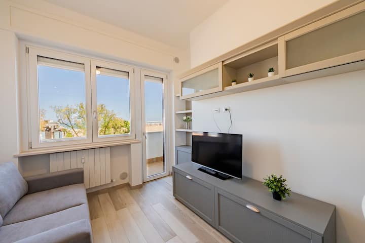 Guesthost - Lungomare Sea View Modern Apt Balcony - Pescara