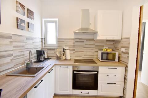 Popular Airbnb listing: Villa Mares 1 with pool in Čepljani