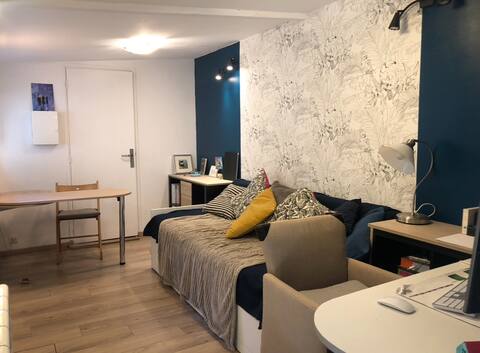 Independent accommodation: bedroom, bathroom and terrace.