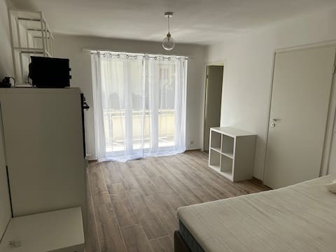 (PEARL04)  Pearl Arbor Studio 4