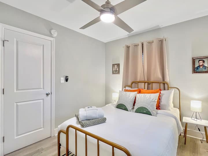 Slaap lekker in deze dromerige slaapkamer - je thuis weg van huis wacht op je!