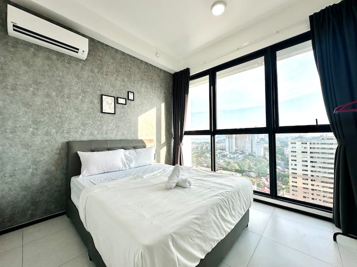 3 dormitorios, 2 baños, 2 camas tamaño queen, 3 camas individuales, colchón de 2 pisos, 9-12 personas,