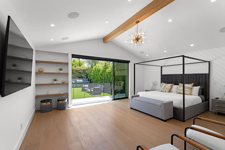 Modern Villa In Los Angeles gallery image 5