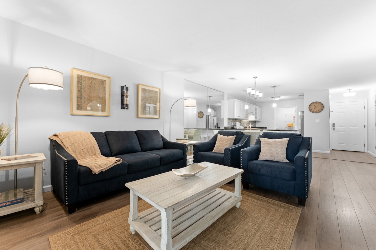 Диван във всекидневната