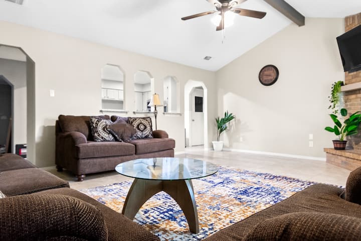 Cozy Retreat Near  Dfw & Stadium/game Room - North Richland Hills, TX