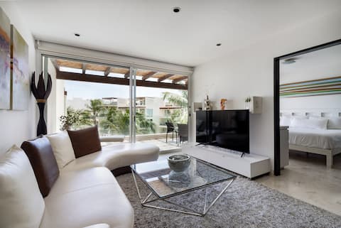 Successful Airbnb property: Beachfront, private pool, 7 ppl! in Las Brisas