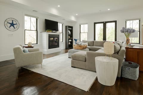 Spacious Cape Cod Retreat!