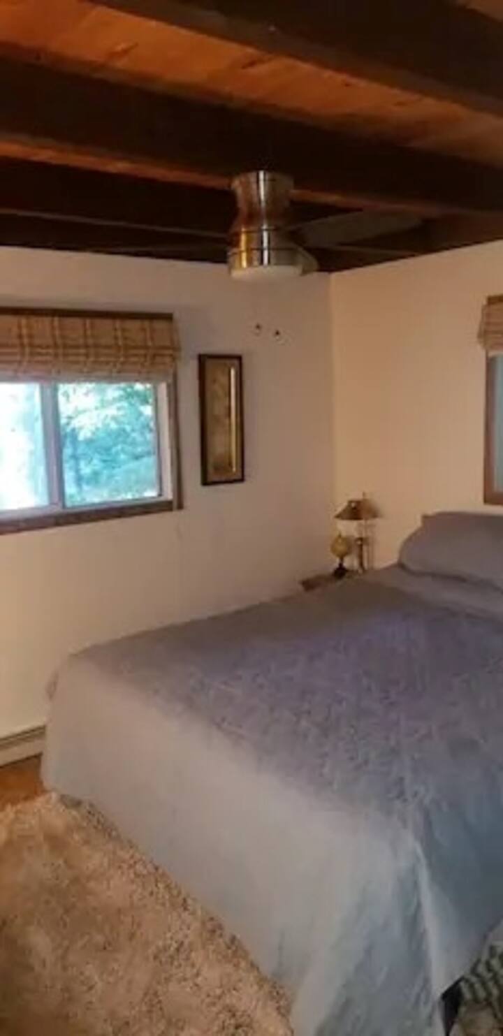 Master BR (King Bed)