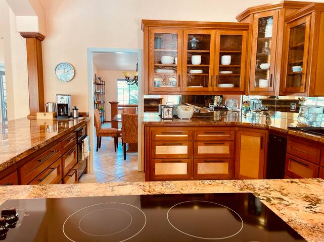 Oasis paradise near The Strip and Airport gallery image 3