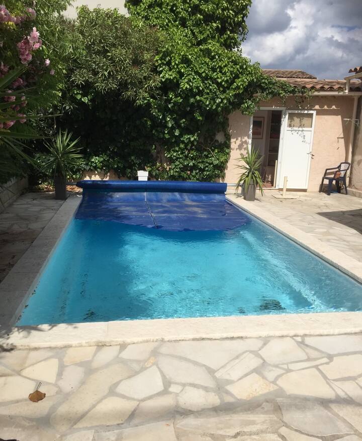Location villa 190 m² / piscine Houses for Rent in Marseille