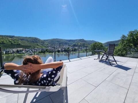 MV Römervilla, The Penthouse 7