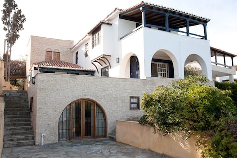 Seaside house in Vathi, Aegina