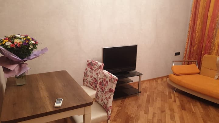 Central Apt By Old City, Mini Venice & Boulevard - Bakü