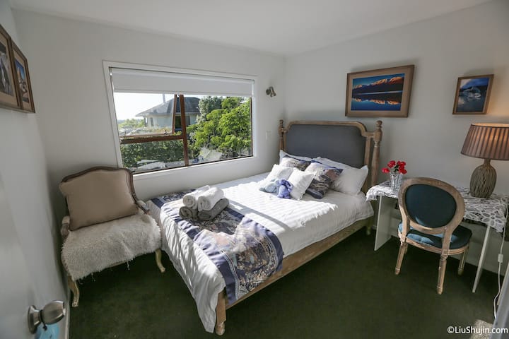 საძინებელი 1