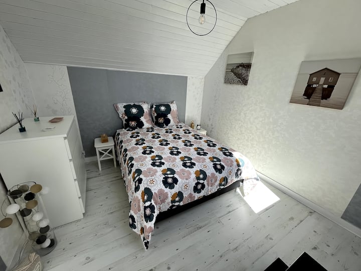 Prostrana spavaća soba