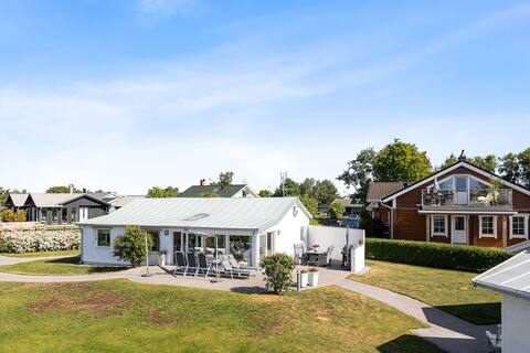Idyllic holiday home in Olofsbo, 400 meters from the sea